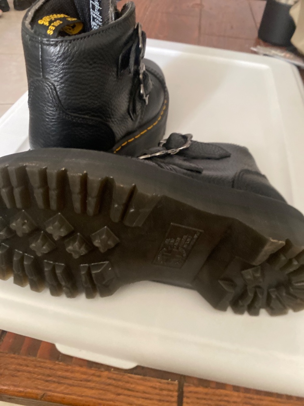 Dr. Martens 6 Devon Flower Boots - Picture 9 of 9